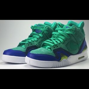 Nike Women Air Tech Challenge II SE Sz. 7